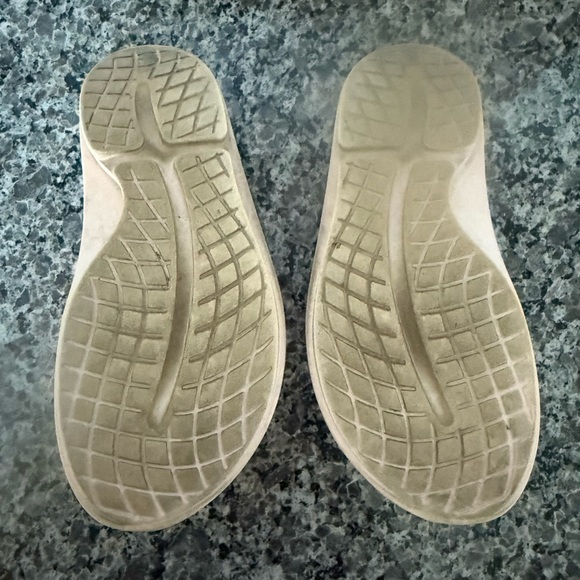 Oofos soft pink Slide Sandals W8 - Picture 3 of 3